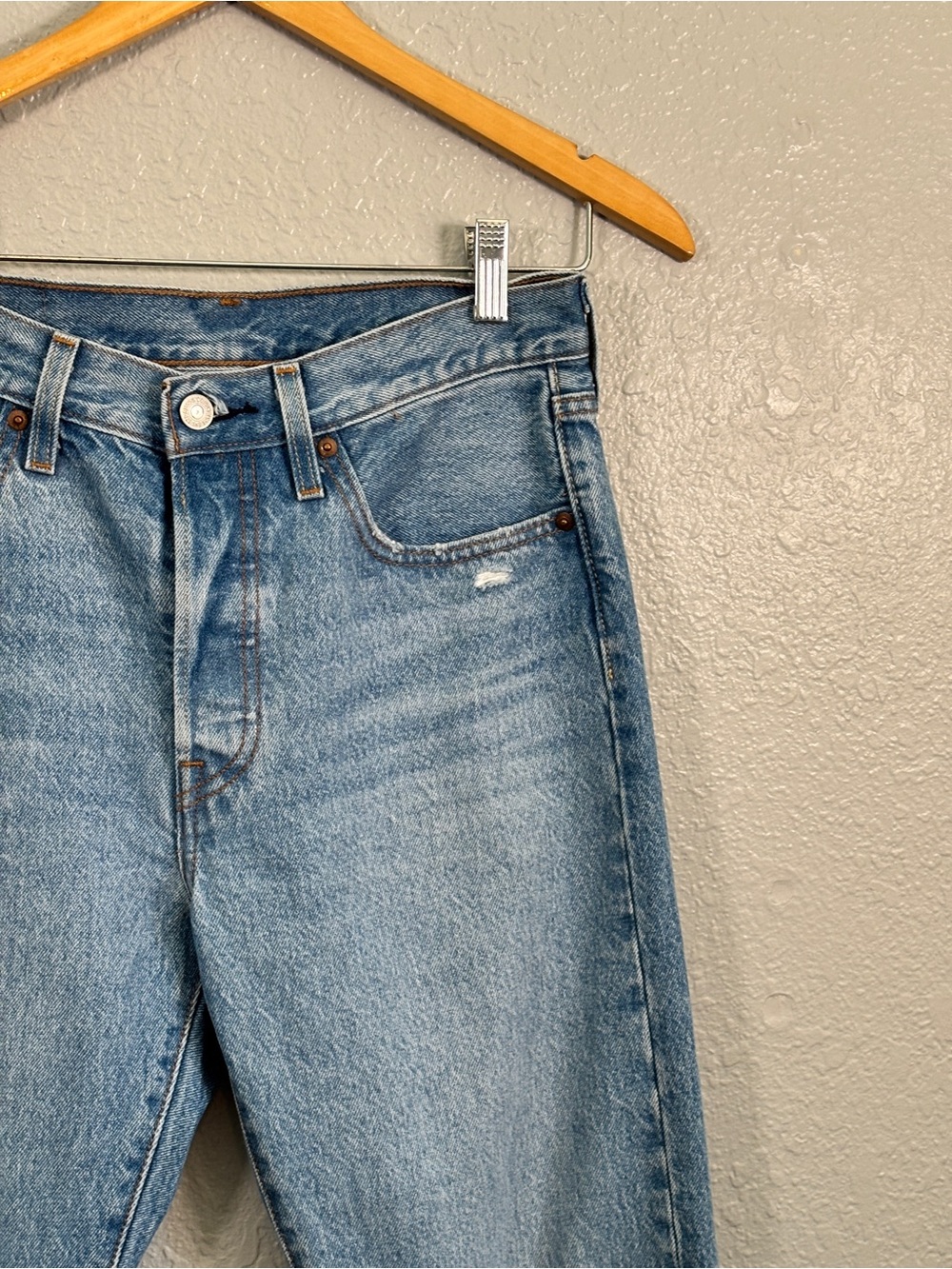 Levi’s 501 Original Fit, Button Fly, Cropped Jeans Sz. 27 - Picture 3 of 10